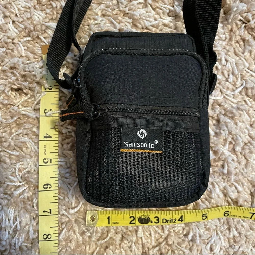 Samsonite Small Camera Bag w Adjustable Shoulder Strap